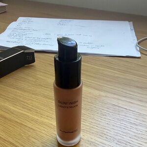 MAC Cosmetics Skinfinish Lightstruck Foundation - Warm Tan